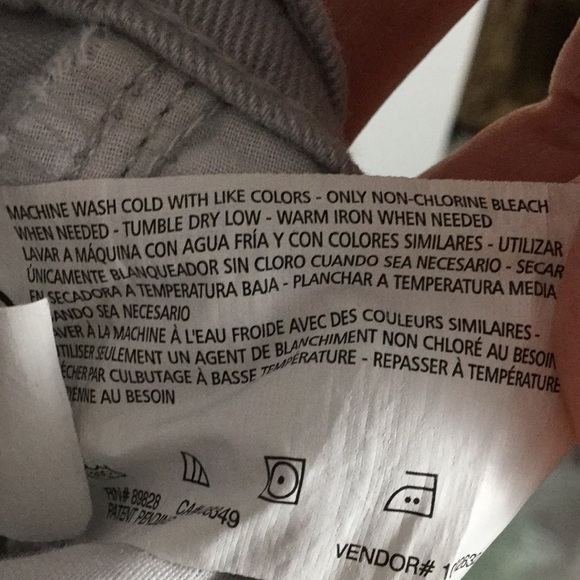 Gloria Vanderbilt “Amanda” light grey jeans - Picture 8 of 8